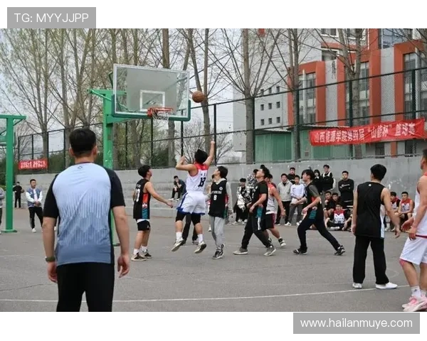 以篮球点燃青春激情共同追逐梦想展现团队力量与拼搏精神